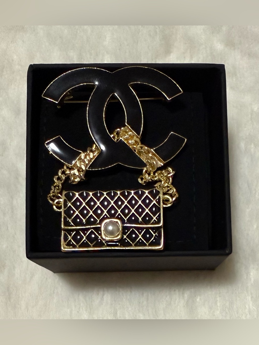 Stylish Black & Gold Quilted Bag Brooch